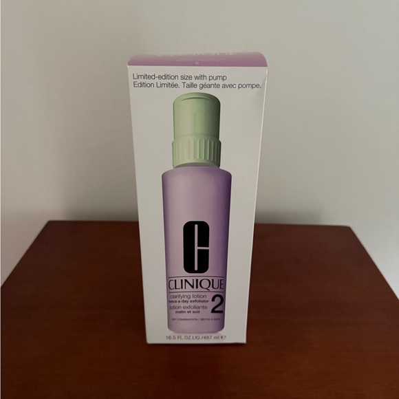 New..
Clinique Clarifying Lotion with Light Purple Bottle - Picture 6 of 6